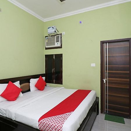 Capital O 11480 Hotel Blue Star 瓦拉纳西 外观 照片