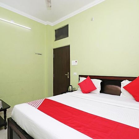 Capital O 11480 Hotel Blue Star 瓦拉纳西 外观 照片