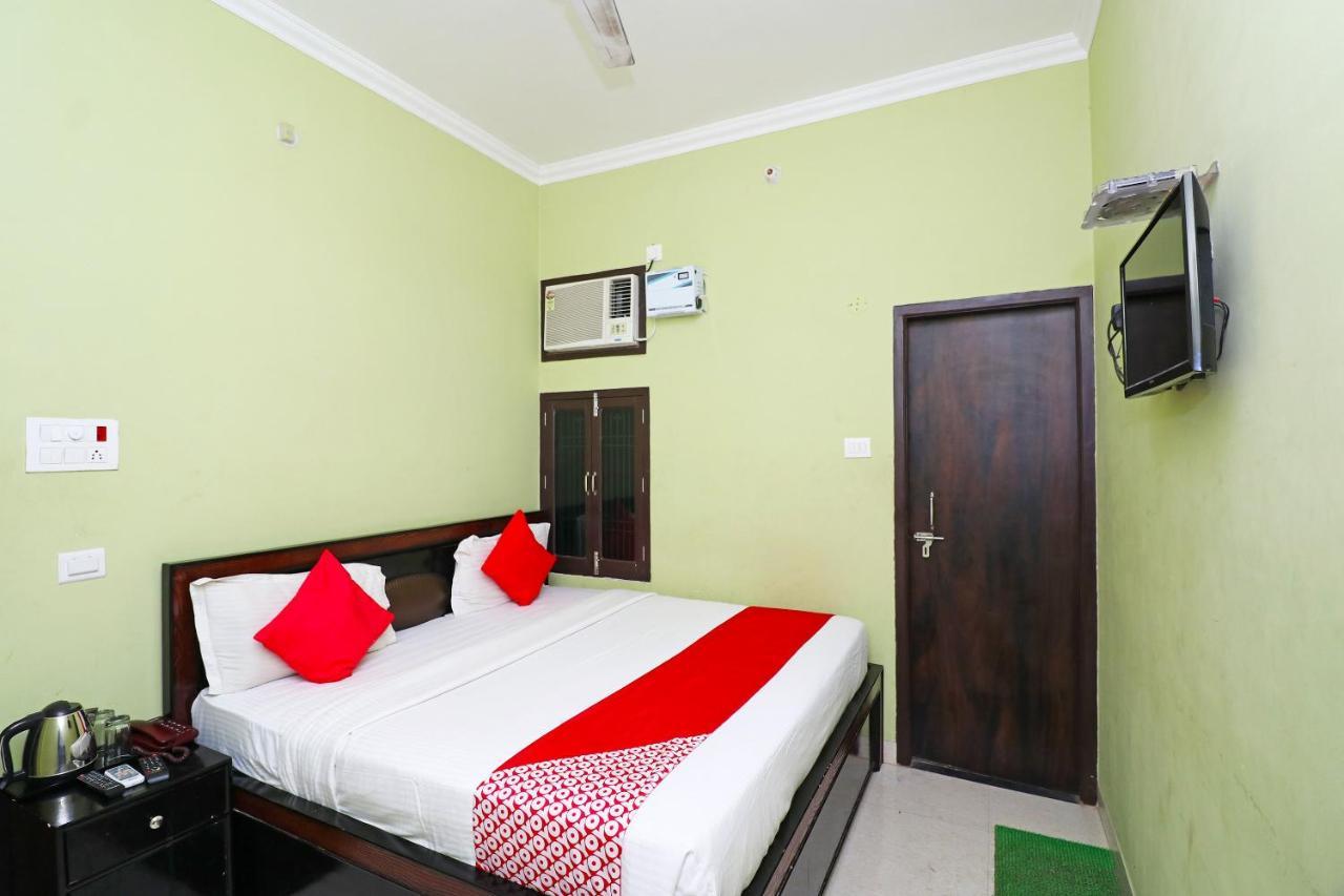 Capital O 11480 Hotel Blue Star 瓦拉纳西 外观 照片