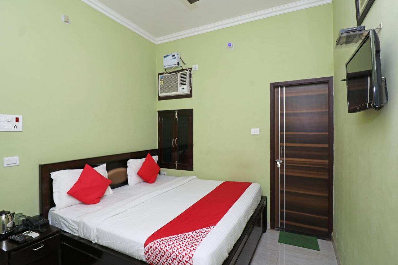 Capital O 11480 Hotel Blue Star 瓦拉纳西 外观 照片