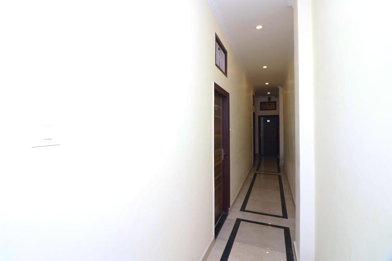 Capital O 11480 Hotel Blue Star 瓦拉纳西 外观 照片
