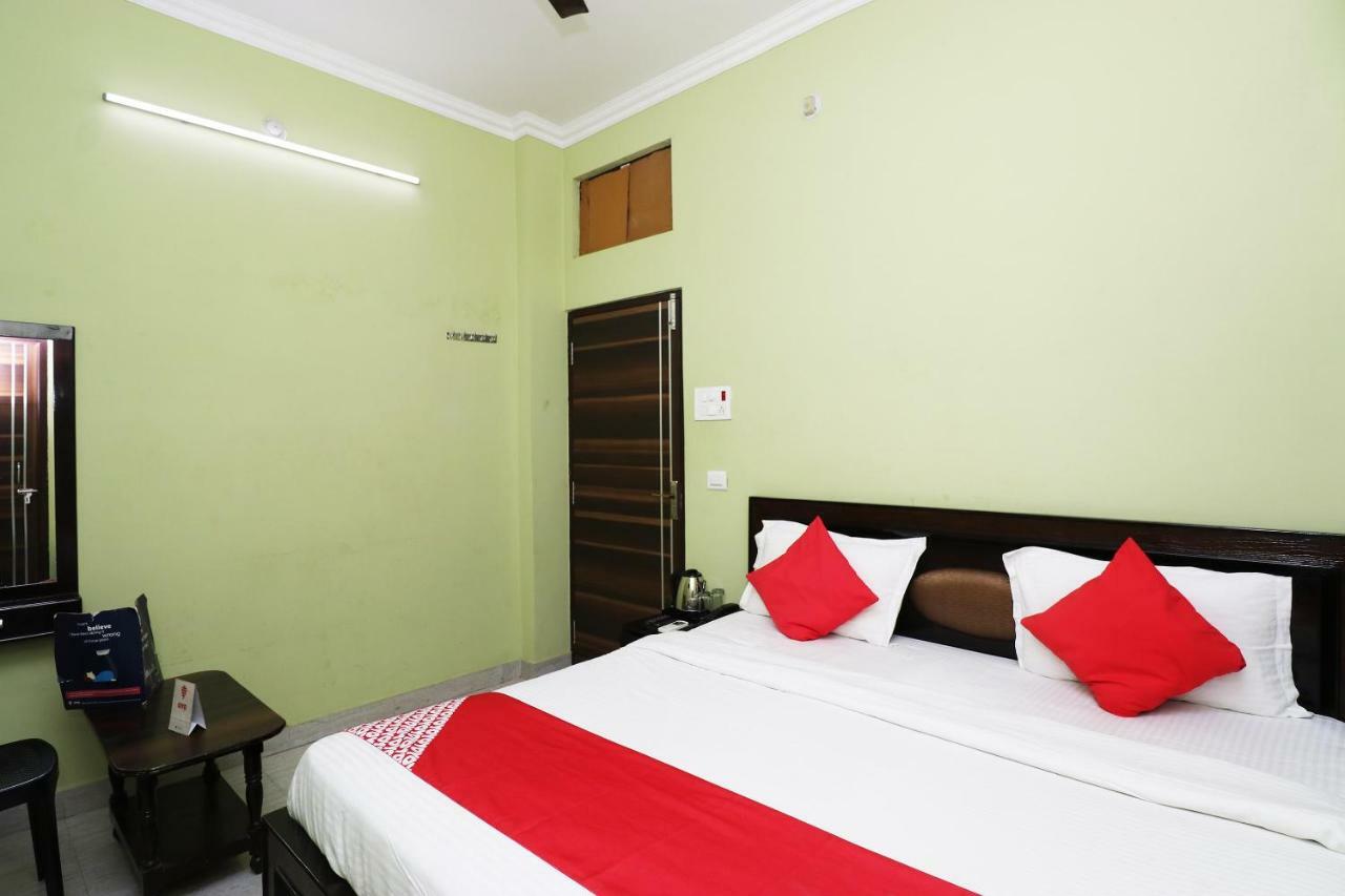 Capital O 11480 Hotel Blue Star 瓦拉纳西 外观 照片