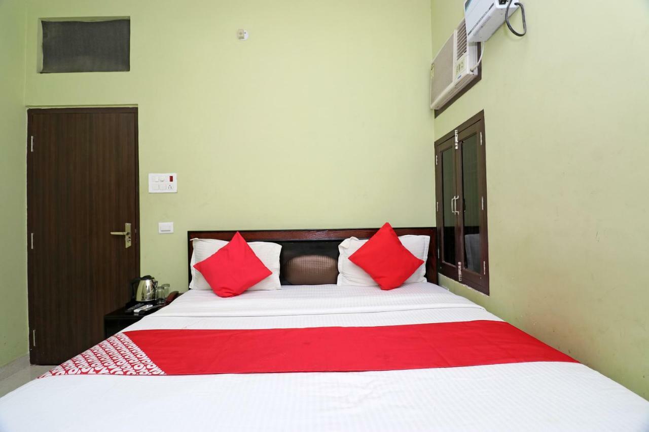 Capital O 11480 Hotel Blue Star 瓦拉纳西 外观 照片